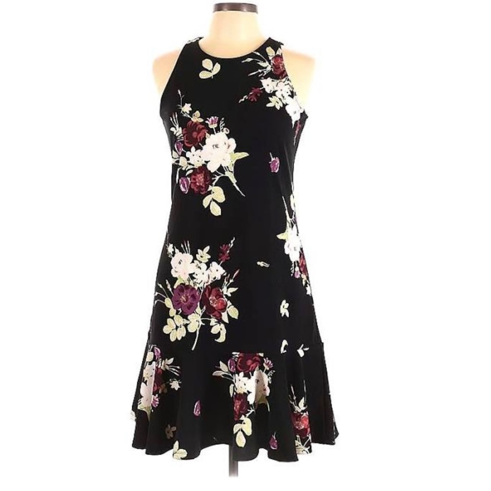 Beautiful floral dress with flared bottom.